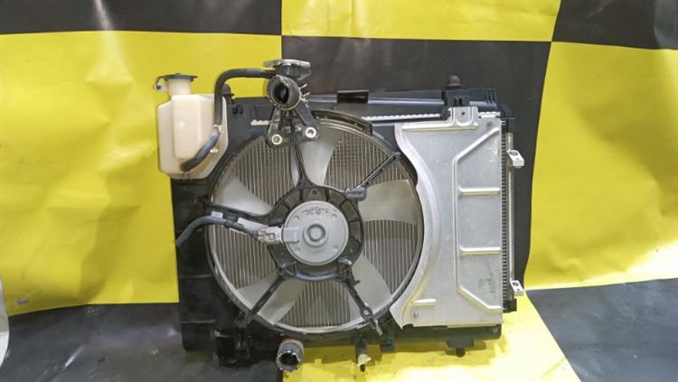 Радиатор основной Тойота Витц в Нижнекамске 105088