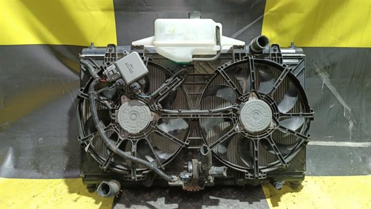 Радиатор основной Ниссан Скайлайн в Нижнекамске 105354