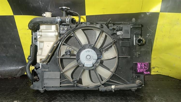 Радиатор основной Тойота Аква в Нижнекамске 116562