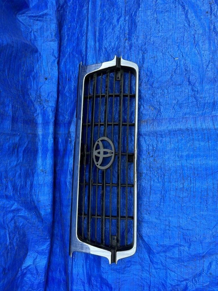 Решетка радиатора Тойота Ленд Крузер в Нижнекамске 2401781