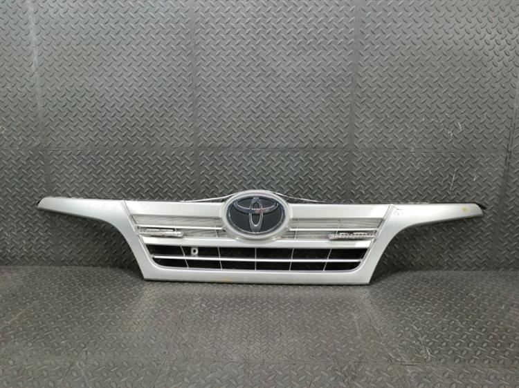 Решетка радиатора Тойота Тойоайс в Нижнекамске 440640