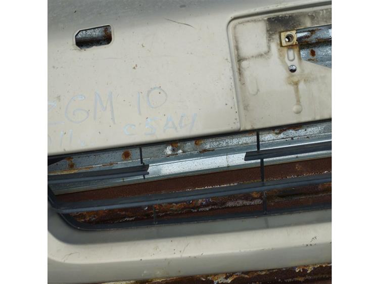 Решетка радиатора Тойота Исис в Нижнекамске 91581